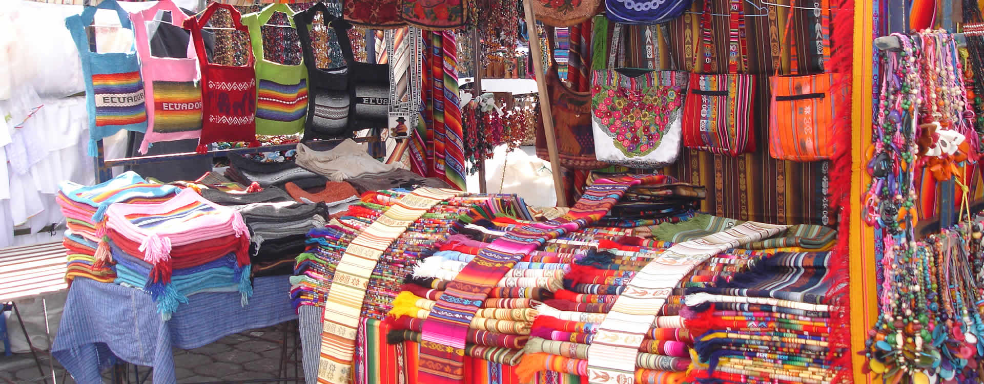 Otavalo Plaza Ponchos Ecuador